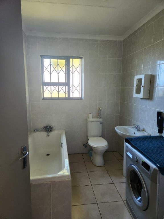 6 Bedroom Property for Sale in Ladybrand Free State